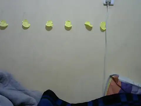 Snapshot of beauty_petite chatting on 06-04-26, 03:17 beauty petite online show from 06-04-26, 03:17