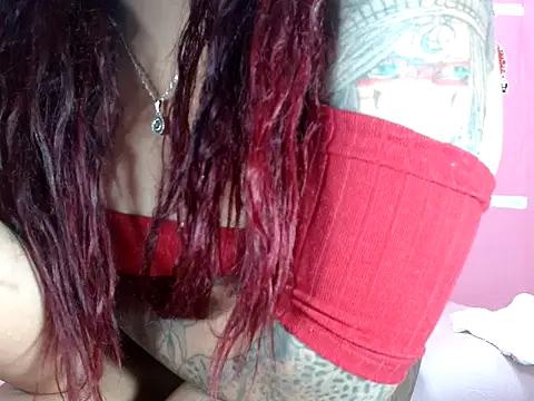 escarlett hott online show from 10-29-25, 04:00