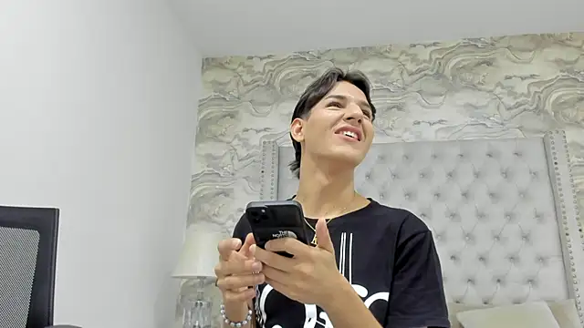 Snapshot of Kev_jenner chatting on 09-21-25, 07:30 Kev jenner online show from 09-21-25, 07:30