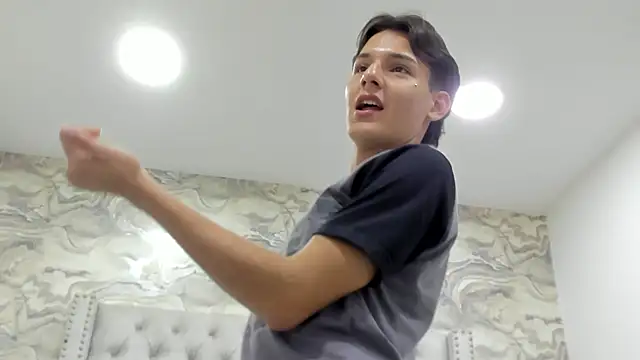 Snapshot of Kev_jenner chatting on 09-25-25, 09:43 Kev jenner online show from 09-25-25, 09:43