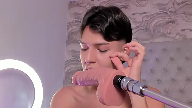 Snapshot of Kev_jenner chatting on 10-12-25, 09:38 Kev jenner online show from 10-12-25, 09:38