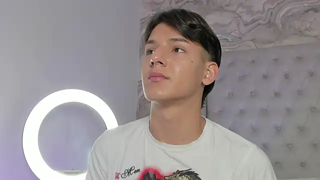 Snapshot of Kev_jenner chatting on 09-13-25, 07:47 Kev jenner online show from 09-13-25, 07:47