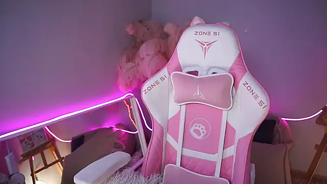 AnnLevine online show from 11-26-25, 02:28