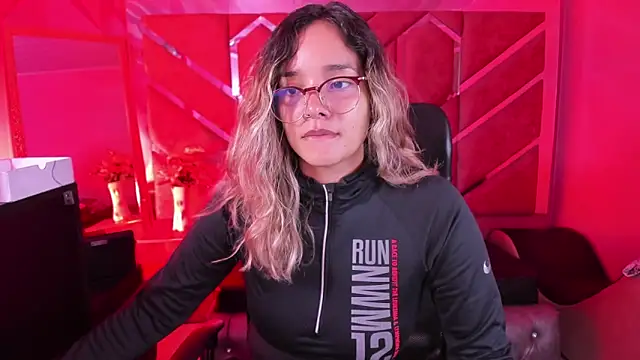 Snapshot of Olivia_Fox69 chatting on 02-10-26, 03:27 Olivia Fox69 online show from 02-10-26, 03:27