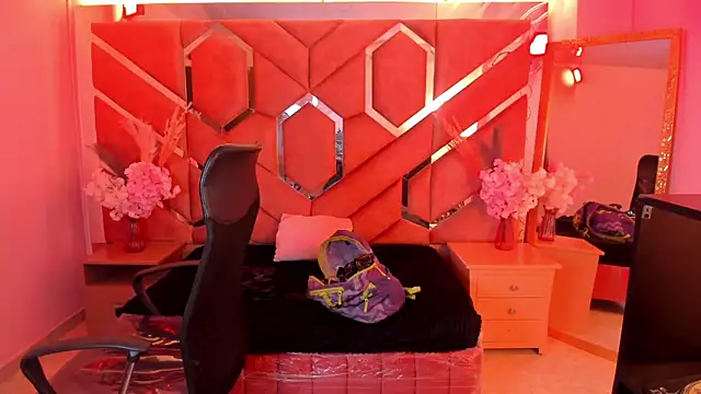 Snapshot of Olivia_Fox69 chatting on 06-20-26, 03:44 Olivia Fox69 online show from 06-20-26, 03:44