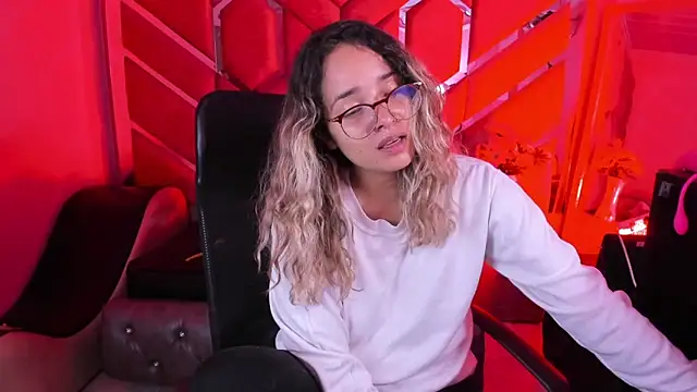 Snapshot of Olivia_Fox69 chatting on 02-03-26, 04:21 Olivia Fox69 online show from 02-03-26, 04:21