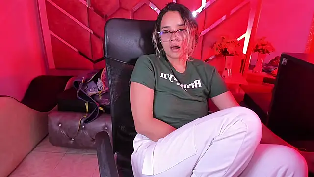 Snapshot of Olivia_Fox69 chatting on 02-08-26, 03:59 Olivia Fox69 online show from 02-08-26, 03:59