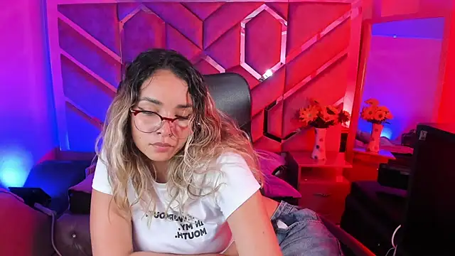 Snapshot of Olivia_Fox69 chatting on 01-19-26, 03:43 Olivia Fox69 online show from 01-19-26, 03:43