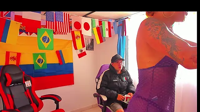 parejacaliente20154 online show from 07-06-26, 11:39