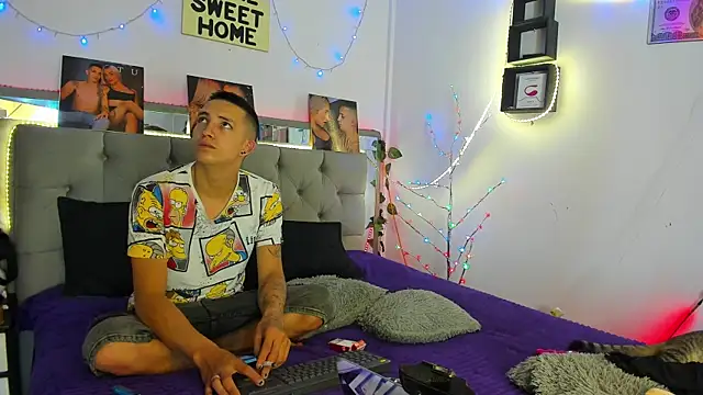 parejacaliente20154 online show from 09-09-25, 09:30