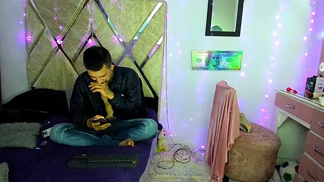 parejacaliente20154 online show from 11-28-25, 09:31