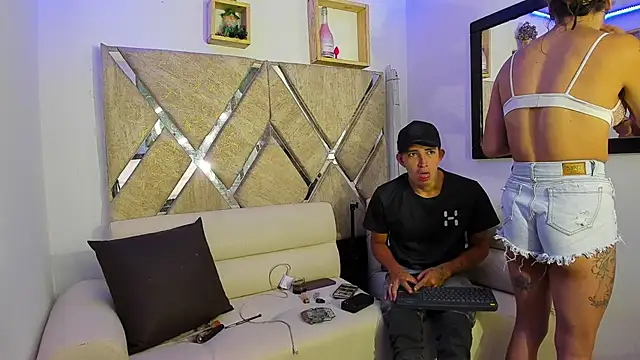 parejacaliente20154 online show from 04-23-26, 11:05