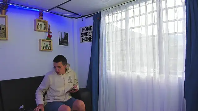 parejacaliente20154 online show from 06-03-26, 11:11