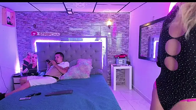 parejacaliente20154 online show from 06-30-26, 11:10