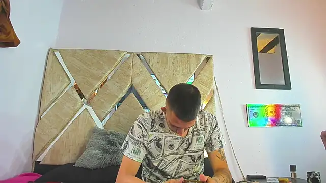 parejacaliente20154 online show from 11-08-25, 01:36