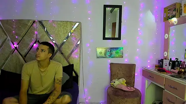 parejacaliente20154 online show from 12-01-25, 08:59