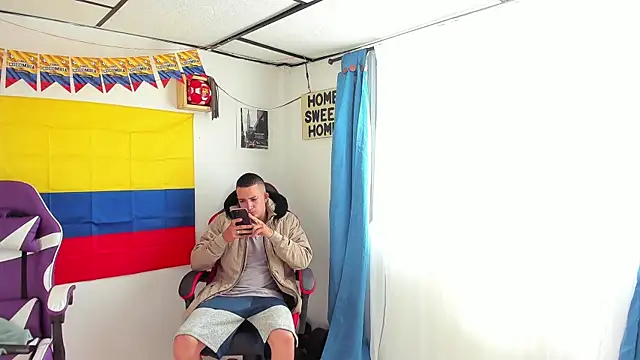 parejacaliente20154 online show from 06-10-26, 12:06