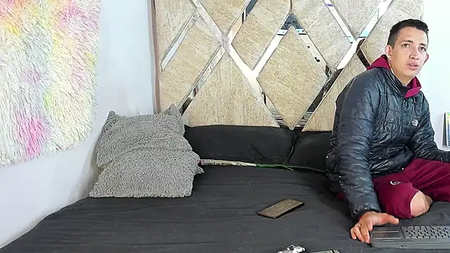 parejacaliente20154 online show from 10-19-25, 12:30