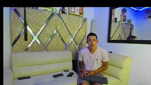 parejacaliente20154 online show from 05-27-26, 10:33