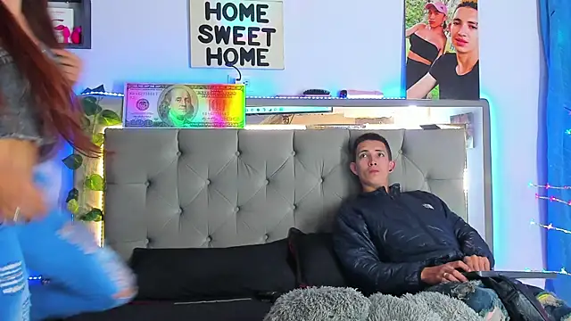 parejacaliente20154 online show from 10-12-25, 12:01