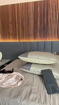 EmiilyAdams  online show from 04-09-26, 10:05