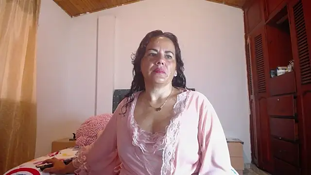 sofiamature01 online show from 11-17-25, 03:16