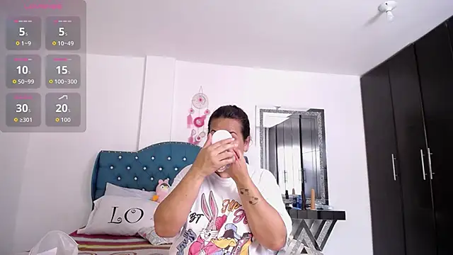 sofiamature01 online show from 03-25-26, 03:33