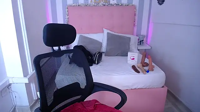 Lunna boobs online show from 12-20-25, 04:26