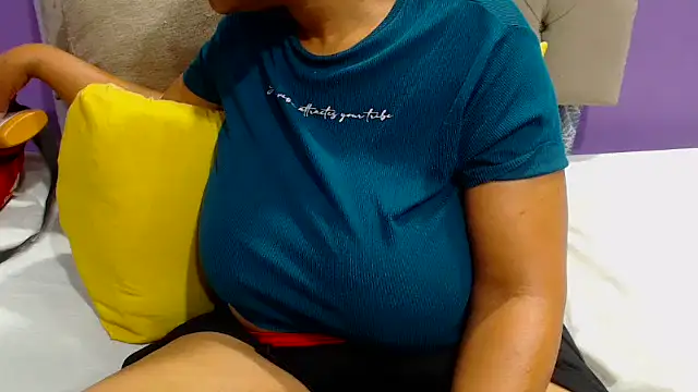 YELLOWBUSTYMELLONS online show from 11-08-25, 05:33