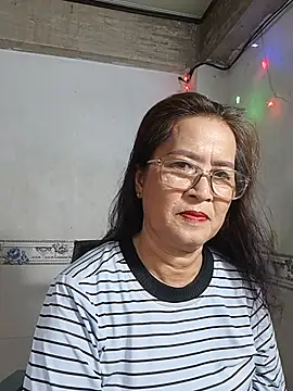 Snapshot of phnz chatting on 05-18-26, 06:18 phnz online show from 05-18-26, 06:18