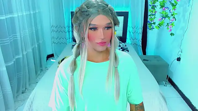 Snapshot of TaylorMon chatting on 02-13-26, 08:09 TaylorMon online show from 02-13-26, 08:09