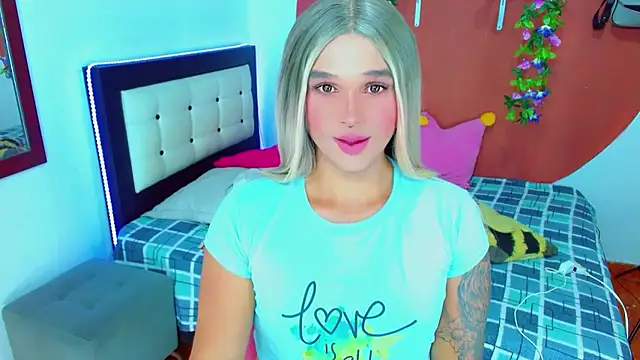 Snapshot of TaylorMon chatting on 01-17-26, 02:37 TaylorMon online show from 01-17-26, 02:37