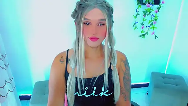 Snapshot of TaylorMon chatting on 02-12-26, 01:05 TaylorMon online show from 02-12-26, 01:05