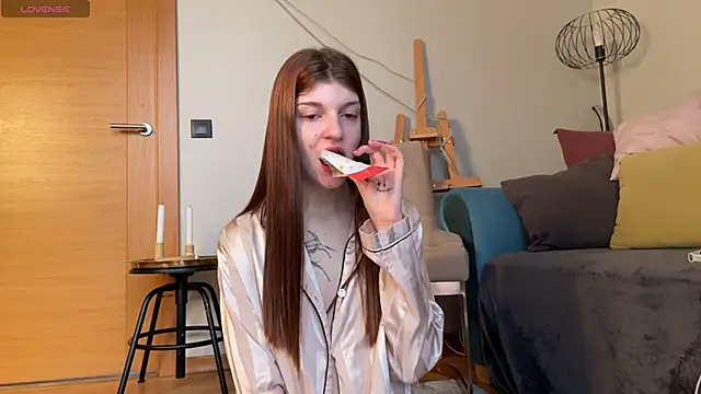 Snapshot of Bunny_ShyGirl chatting on 10-09-25, 06:47 Bunny ShyGirl online show from 10-09-25, 06:47