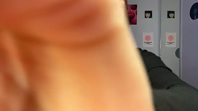 Snapshot of Bunny_ShyGirl chatting on 12-18-24, 06:43 Bunny ShyGirl online show from 12-18-24, 06:43