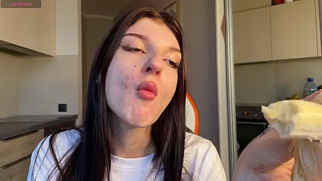 Snapshot of Bunny_ShyGirl chatting on 10-25-25, 06:56 Bunny ShyGirl online show from 10-25-25, 06:56