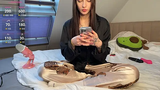 Snapshot of Bunny_ShyGirl chatting on 10-28-25, 12:48 Bunny ShyGirl online show from 10-28-25, 12:48