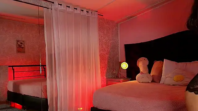 Julieta Cortes   online show from 04-15-26, 12:10