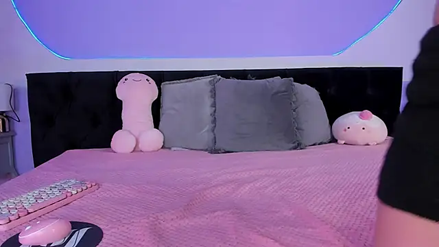 Julieta Cortes   online show from 10-24-25, 12:59