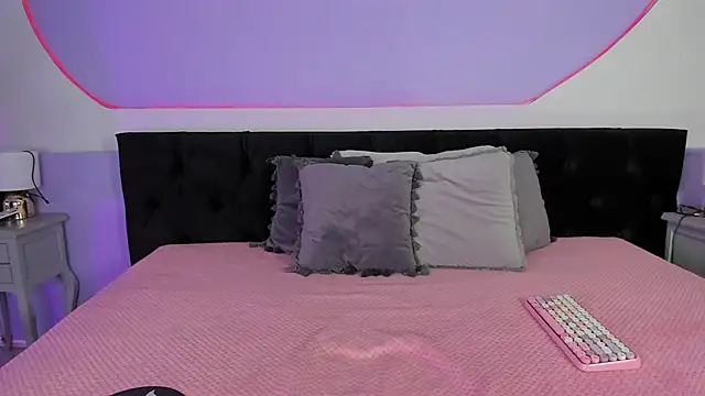 Julieta Cortes   online show from 10-31-25, 12:02