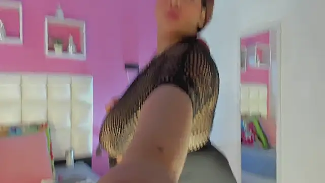 Alanna hot3 online show from 06-08-26, 01:22