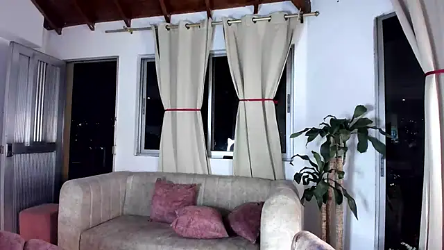 Snapshot of IsaFontanna chatting on 03-19-25, 01:43 IsaFontanna online show from 03-19-25, 01:43