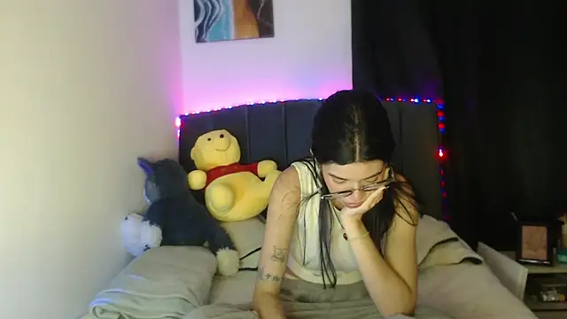 Snapshot of ily_bea chatting on 04-28-26, 01:59 ily bea online show from 04-28-26, 01:59