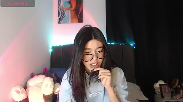 Snapshot of ily_bea chatting on 06-04-26, 01:21 ily bea online show from 06-04-26, 01:21