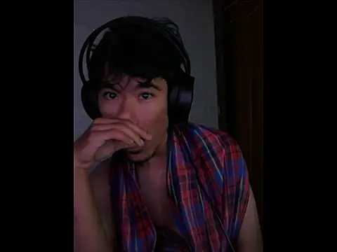 cloudyth1994 online show from 12-19-25, 11:51