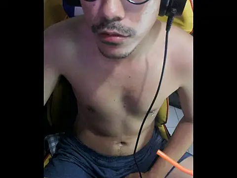 cloudyth1994 online show from 11-06-25, 07:29