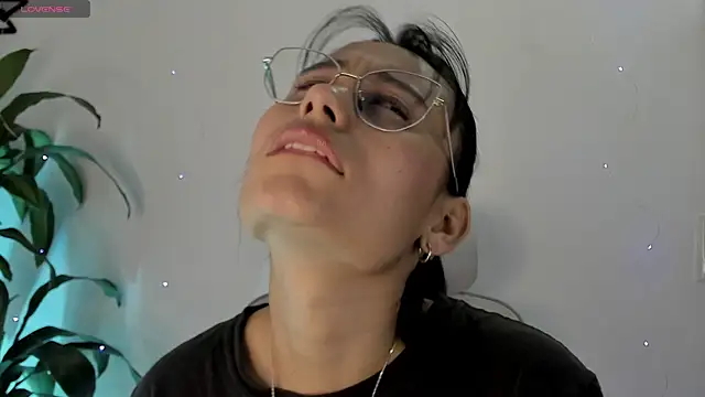 NayeCloud online show from 04-17-26, 02:20