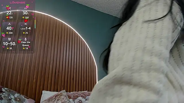 NayeCloud online show from 11-15-25, 03:54