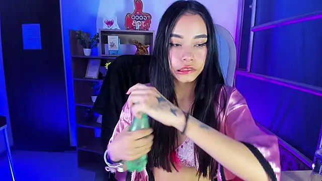 Snapshot of Jasmin_Skinny chatting on 12-04-25, 03:27 Jasmin Skinny online show from 12-04-25, 03:27