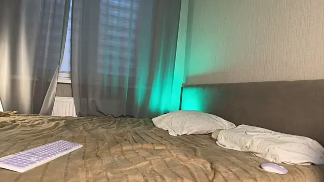 weshycouple online show from 10-20-25, 07:14